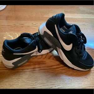 EUC Women’s Nike Airmax size 6